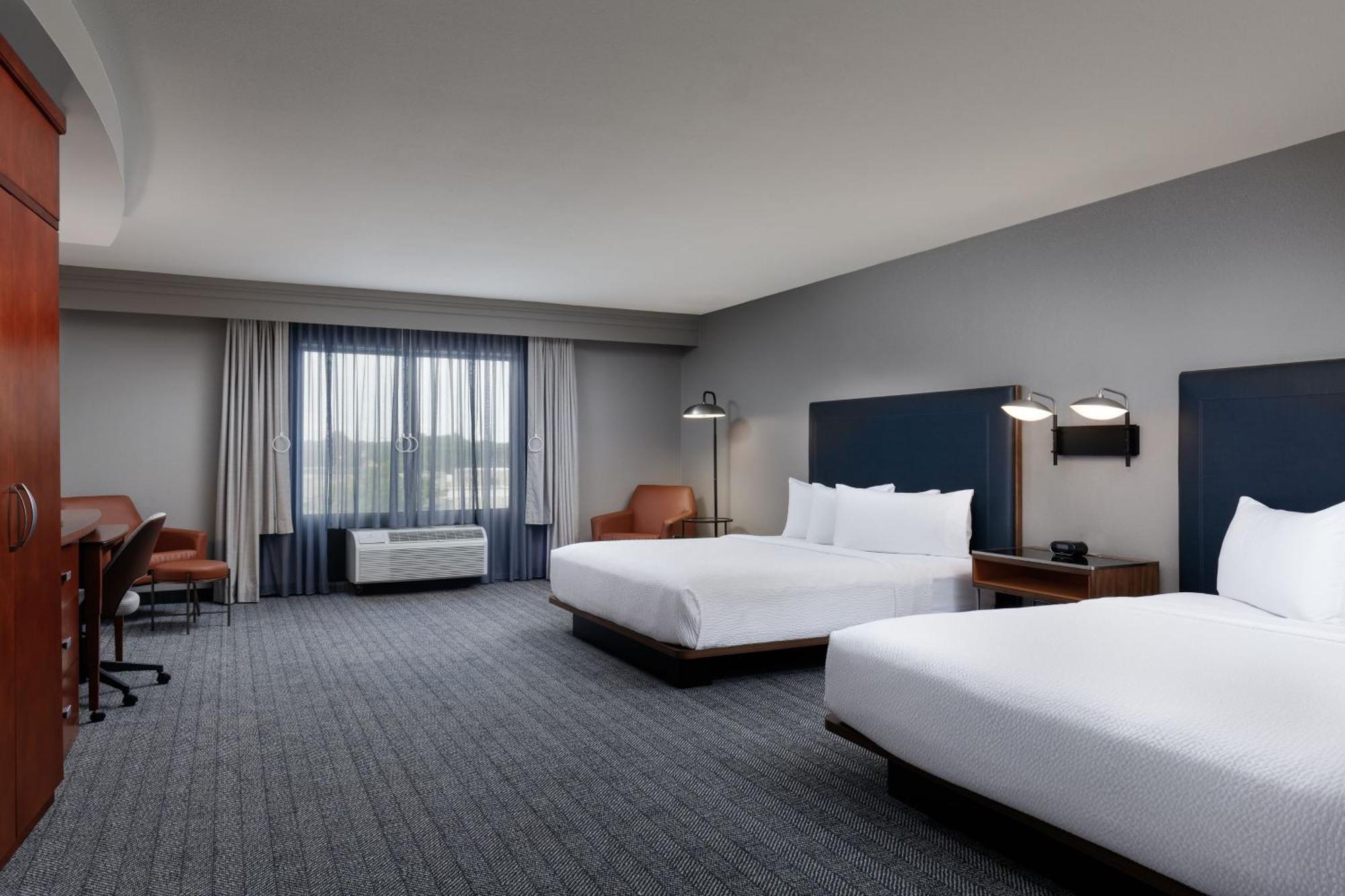 Courtyard By Marriott Wichita At Old Town Hotell Exteriör bild