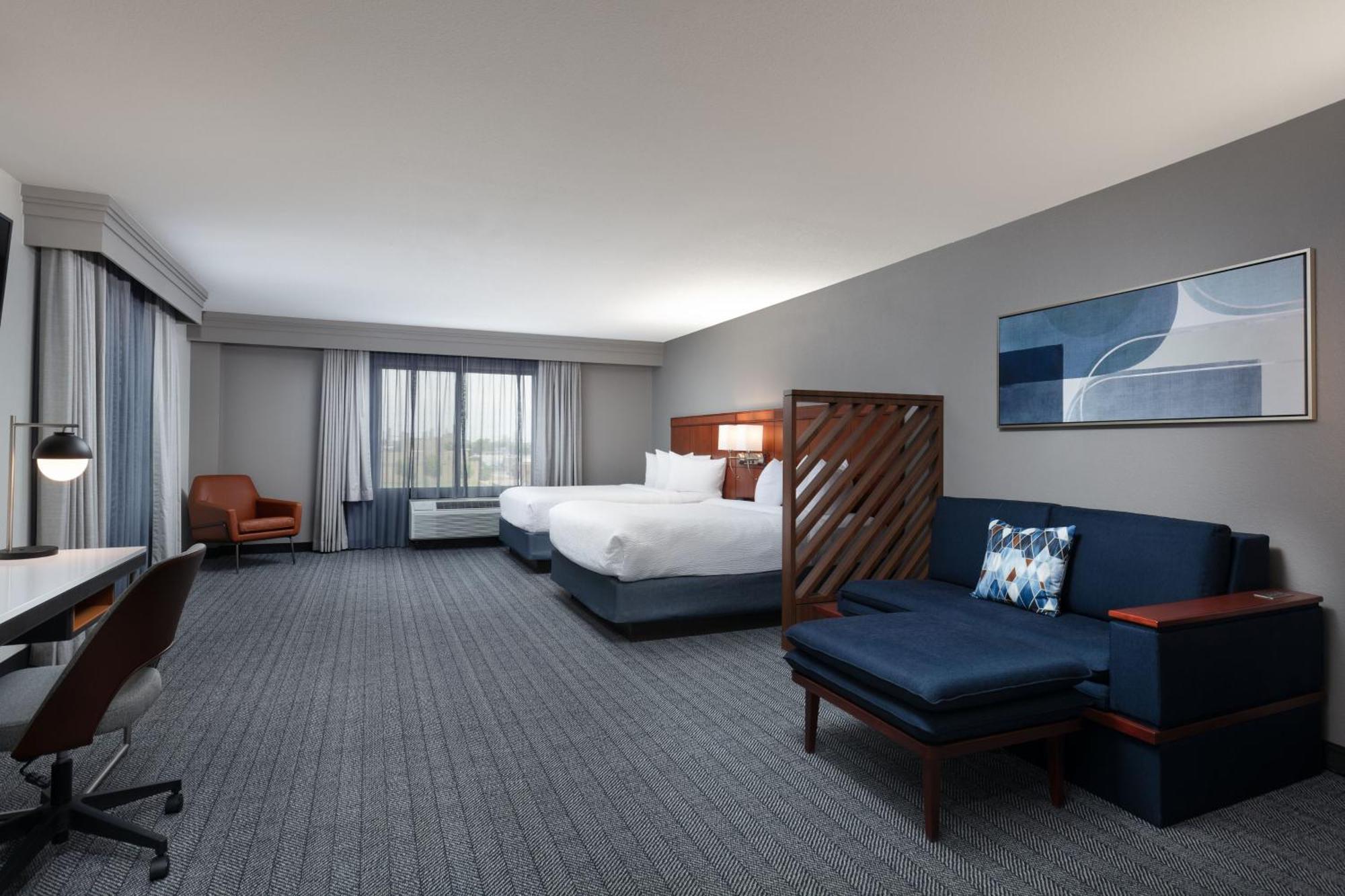 Courtyard By Marriott Wichita At Old Town Hotell Exteriör bild