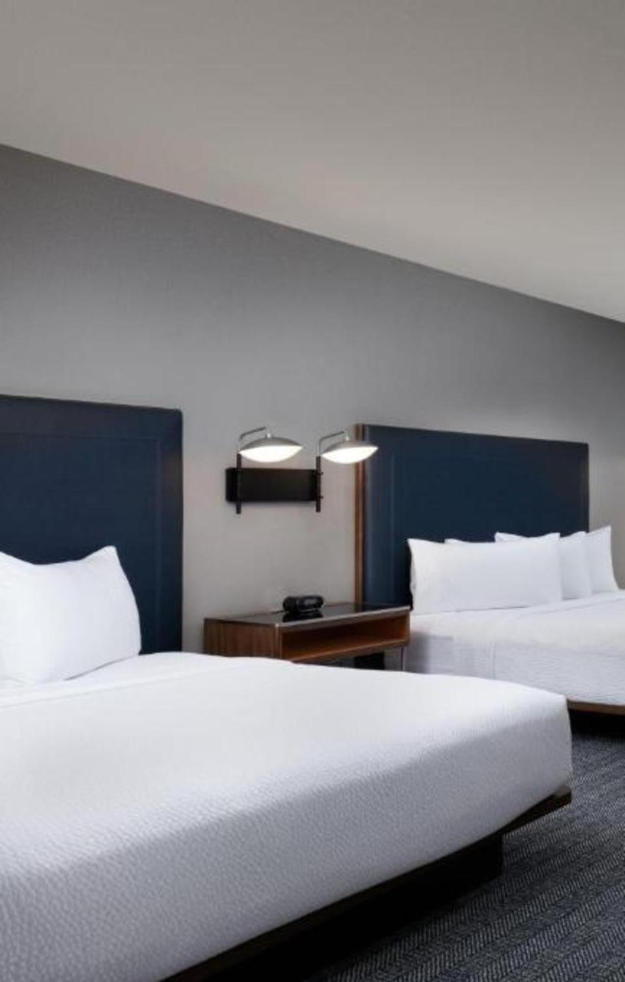 Courtyard By Marriott Wichita At Old Town Hotell Exteriör bild