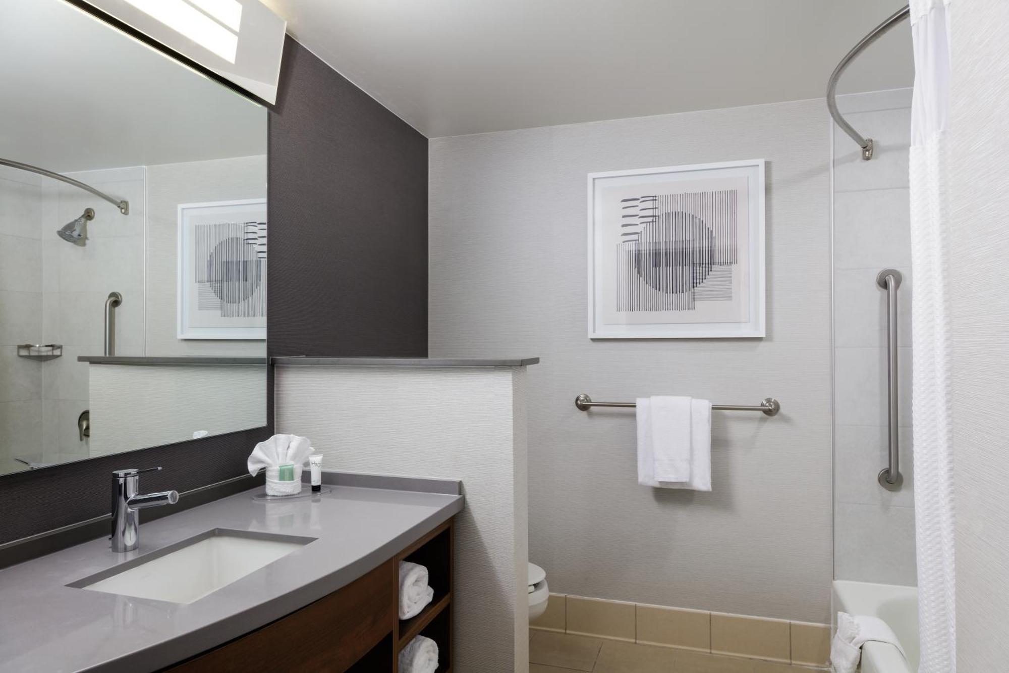 Courtyard By Marriott Wichita At Old Town Hotell Exteriör bild