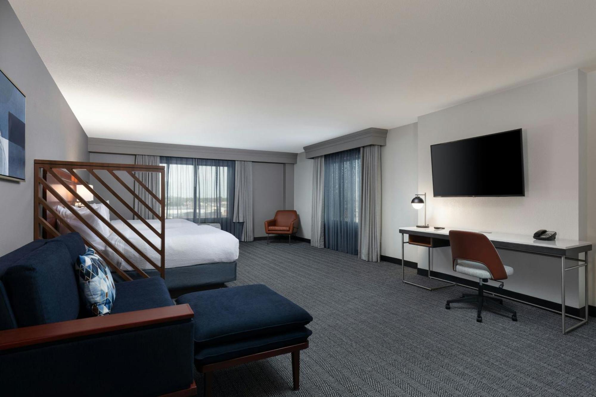 Courtyard By Marriott Wichita At Old Town Hotell Exteriör bild