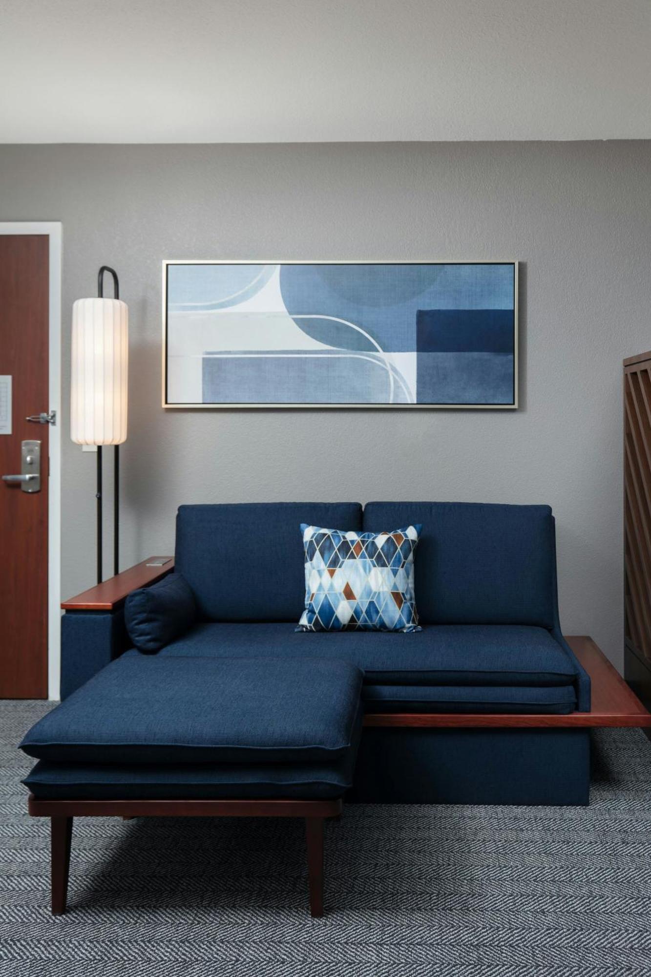 Courtyard By Marriott Wichita At Old Town Hotell Exteriör bild
