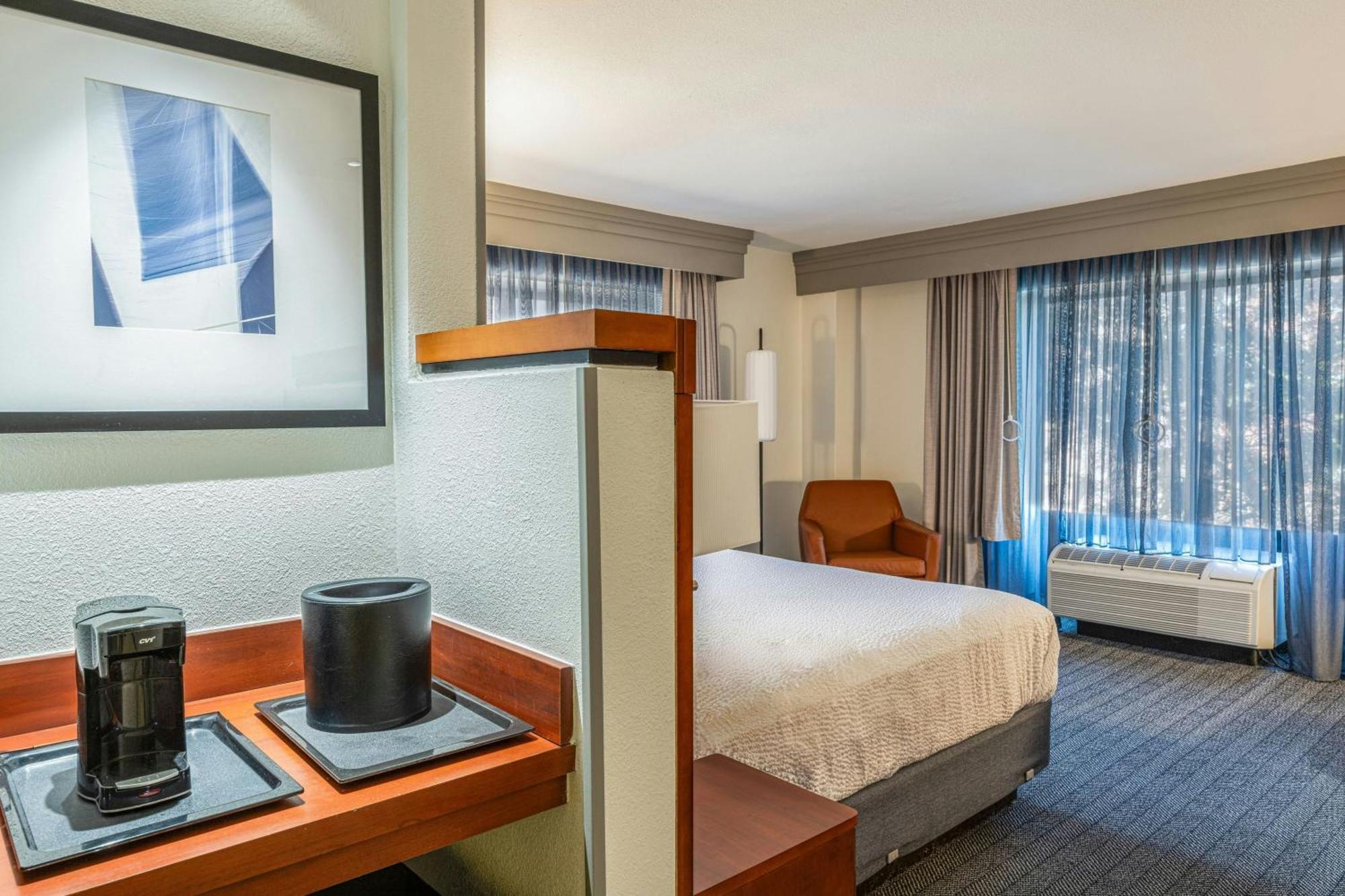 Courtyard By Marriott Wichita At Old Town Hotell Exteriör bild