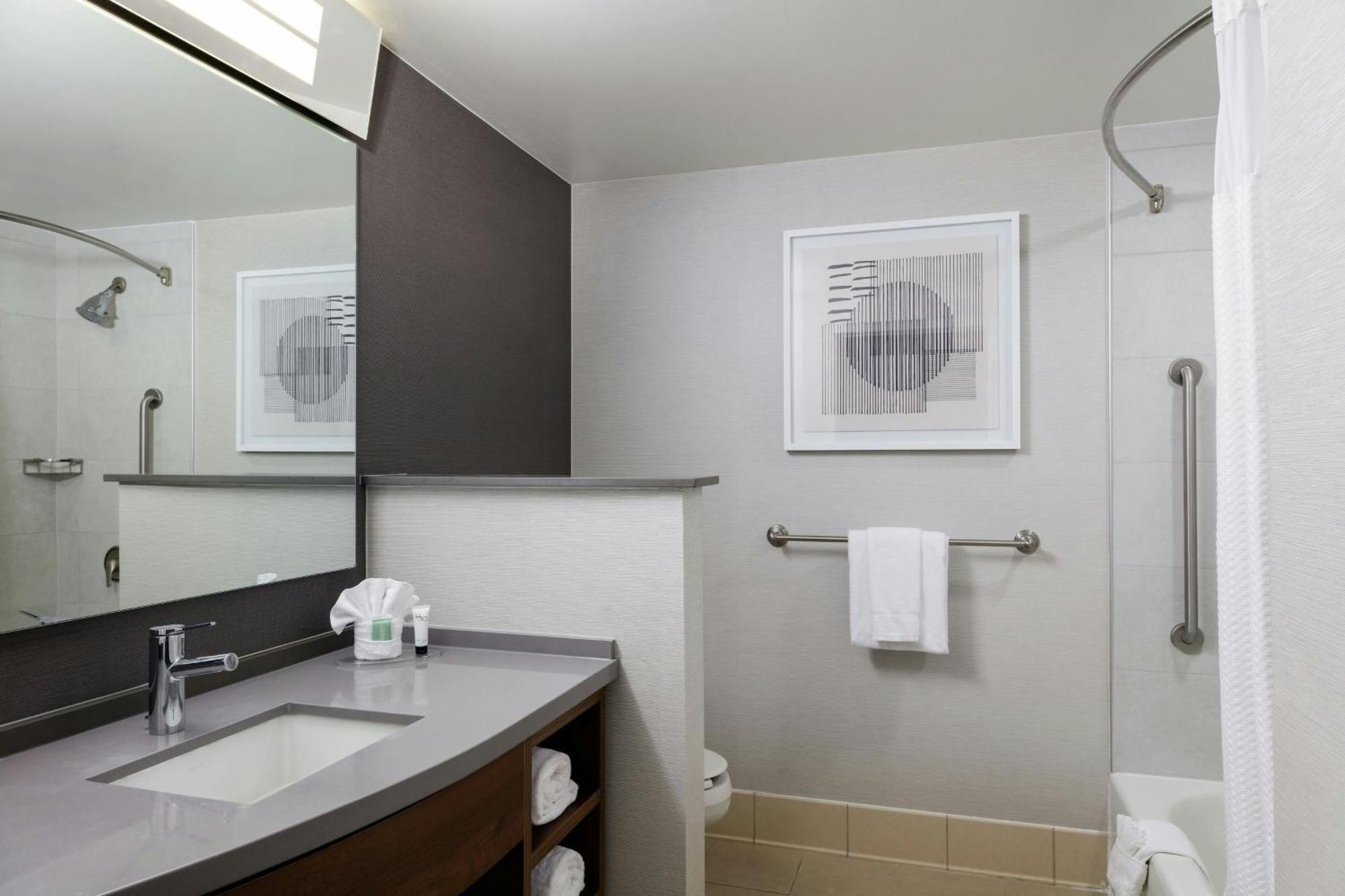 Courtyard By Marriott Wichita At Old Town Hotell Exteriör bild