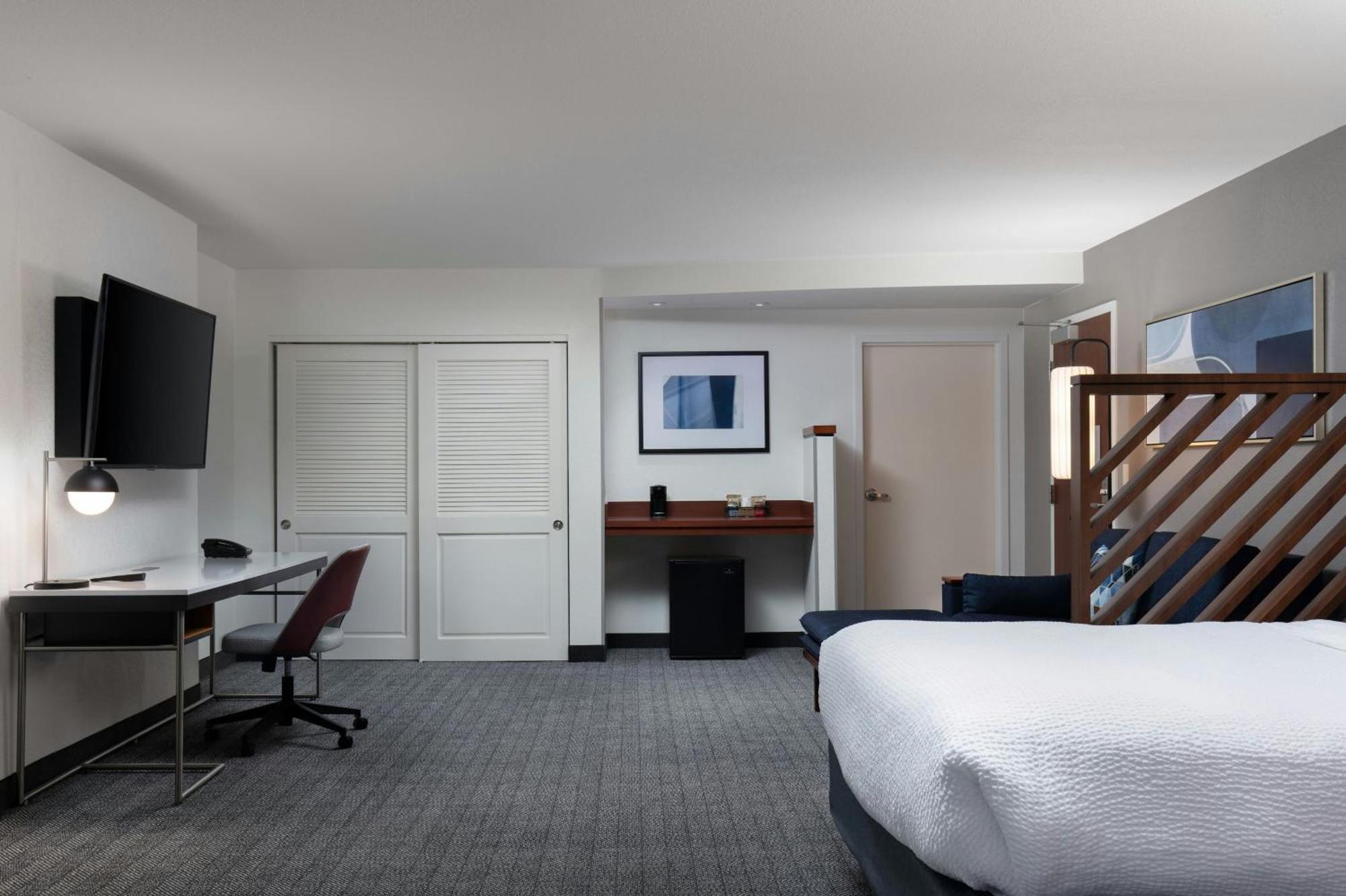 Courtyard By Marriott Wichita At Old Town Hotell Exteriör bild