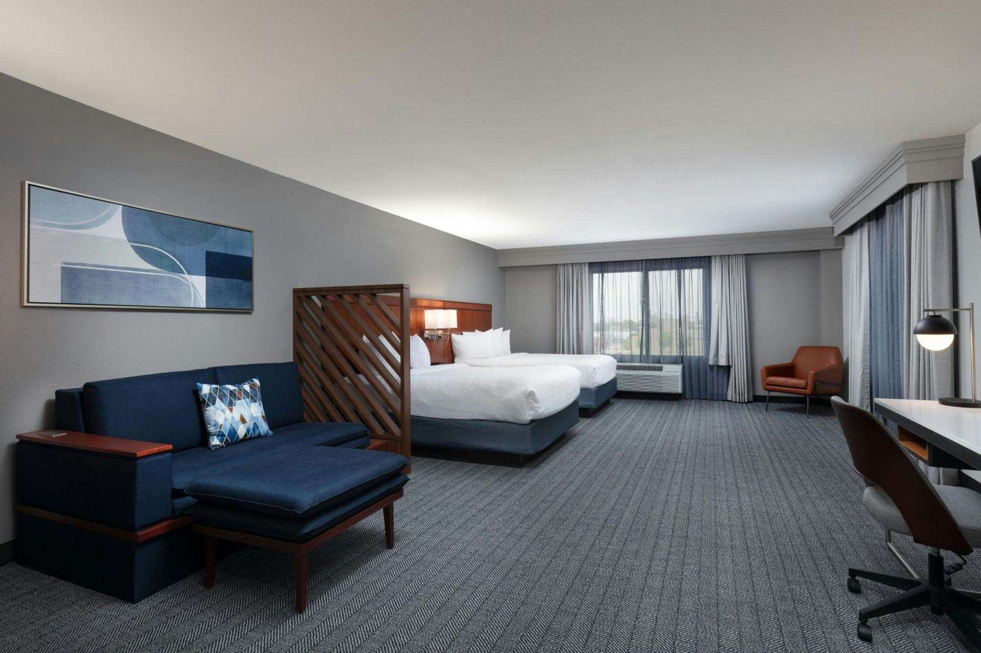 Courtyard By Marriott Wichita At Old Town Hotell Exteriör bild