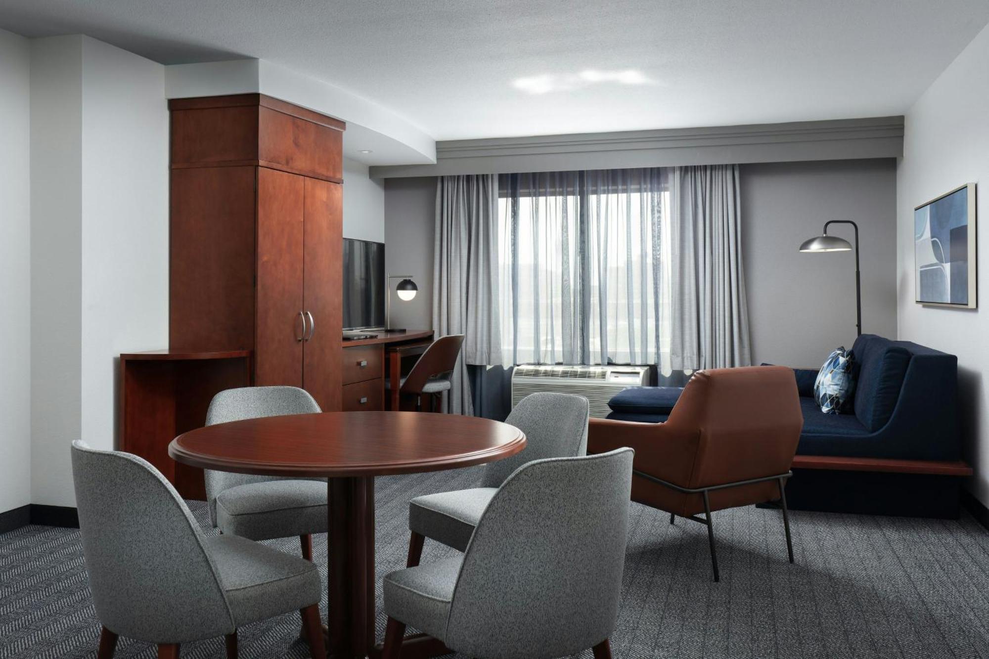Courtyard By Marriott Wichita At Old Town Hotell Exteriör bild